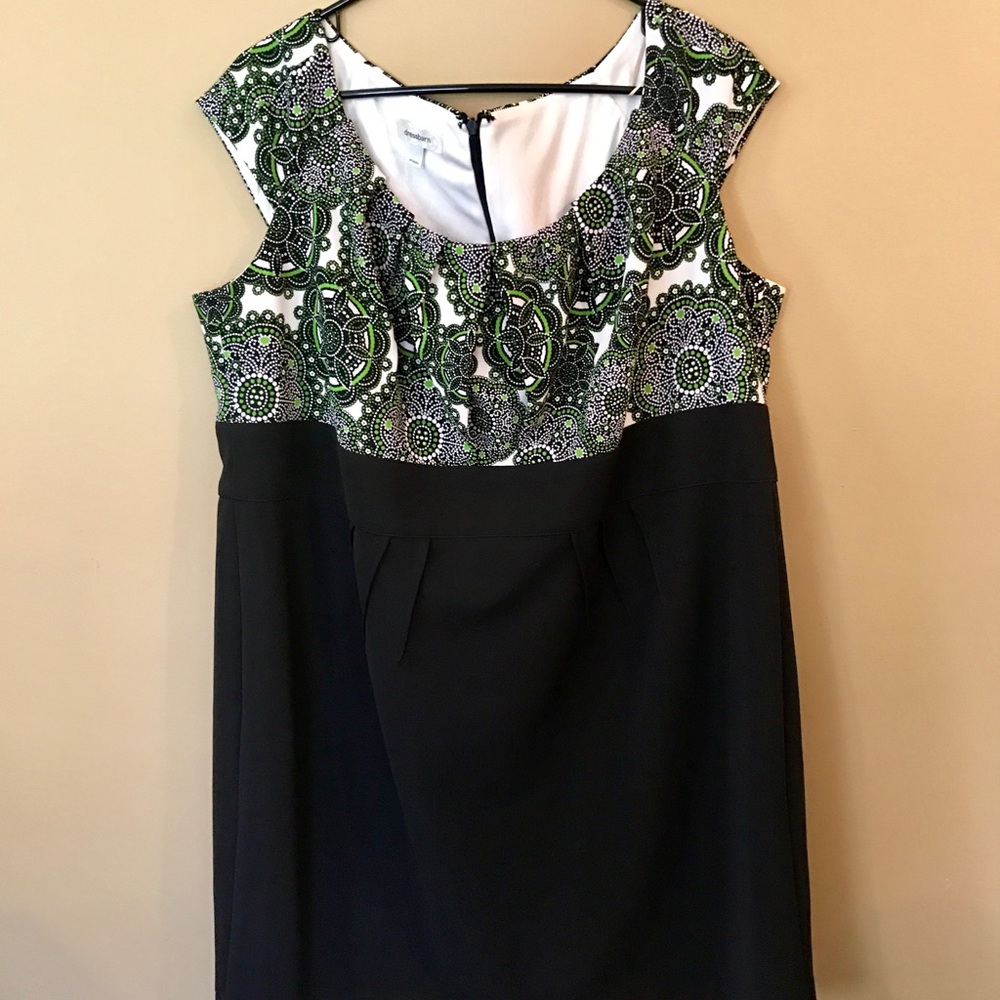 Size 20 sleeveless beautifully patterned dress